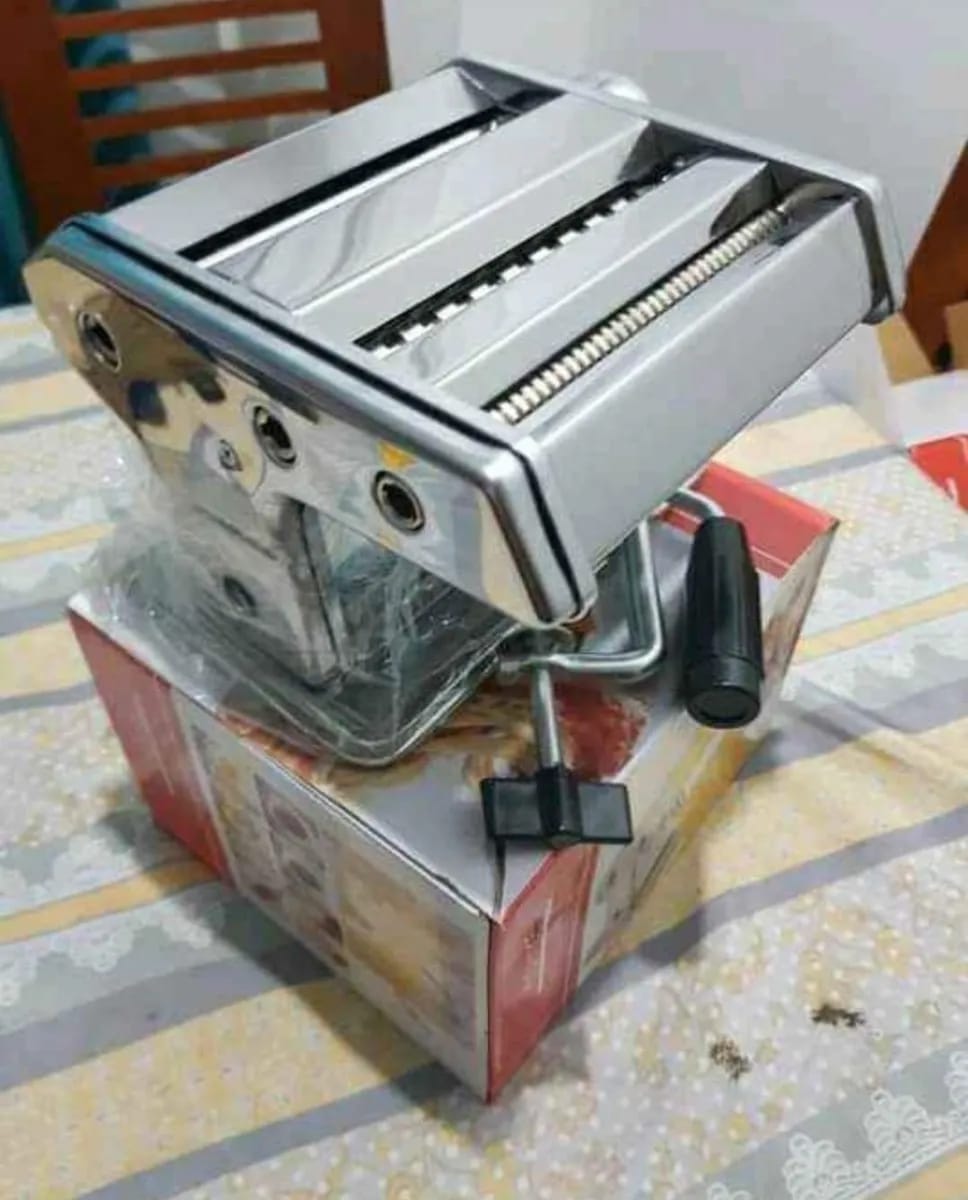 MAQUINA DE HACER PASTAS Y RAVIOLIS