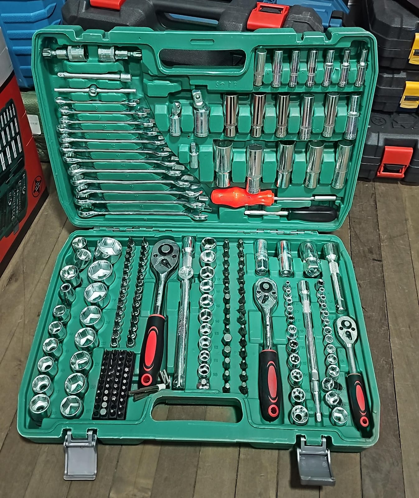HERRAMIENTA 216 PIEZAS CAJA VERDE - Imagen 2