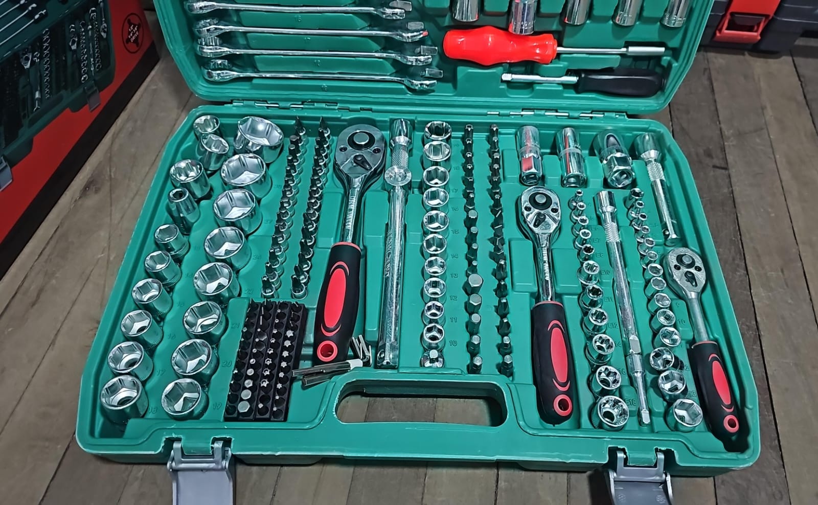 HERRAMIENTA 216 PIEZAS CAJA VERDE - Imagen 4