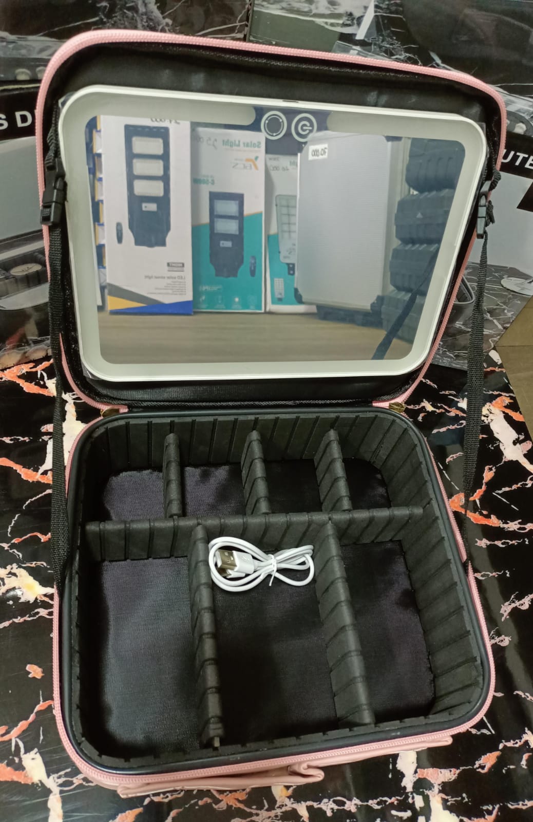 ESTUCHE DE MAQUILLAJE CON ESPEJO Y LUZ LED - Imagen 9